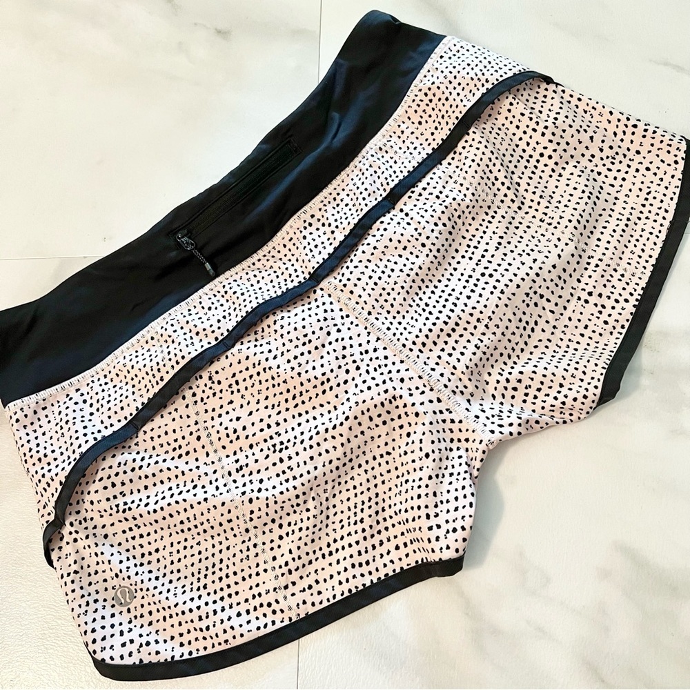 Lululemon speed short Dottie Dash Grain Black size 6